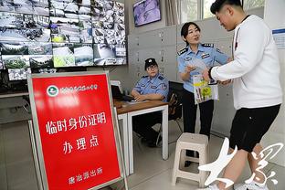 意大利前场断球成功！雷特吉禁区内低射破门！